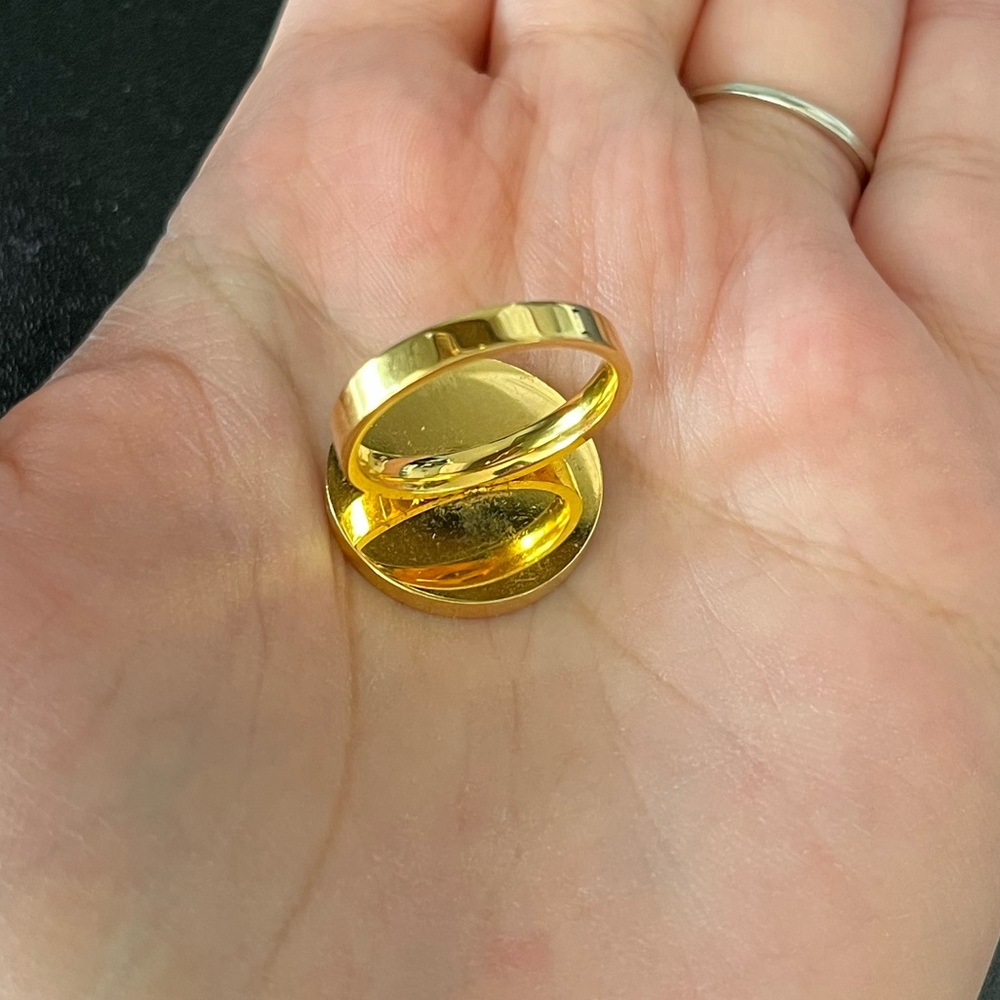 Beautiful ring - Picture 2 of 3